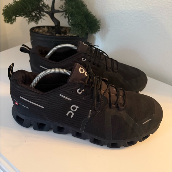 On cloud Running Men's Dark Sneakers - Picture 1 of 8